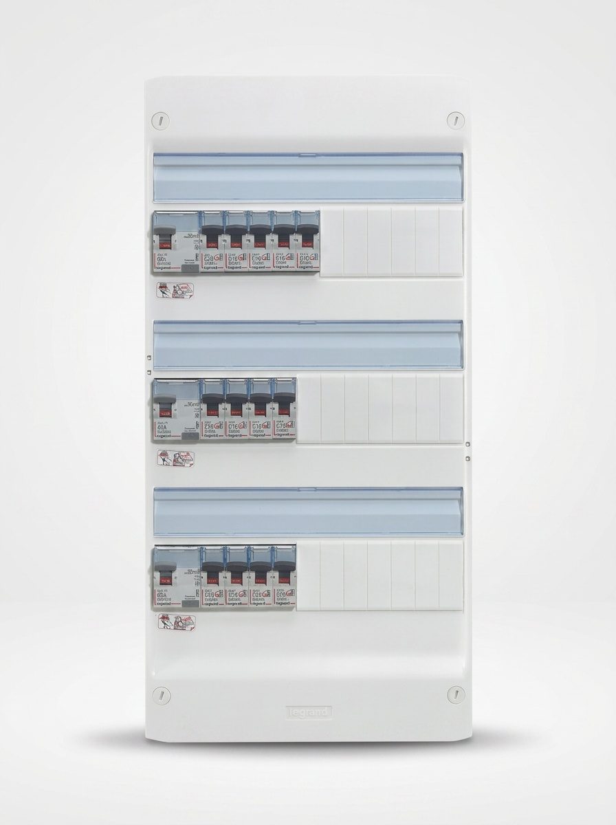 Coffret Drivia T5 vu de face, 3 rangées de disjoncteurs et différentiels